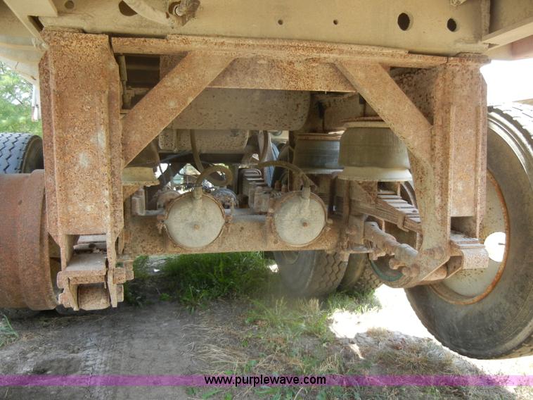image for item D4353 1974 Hobb/Fruehauf end dump trailer