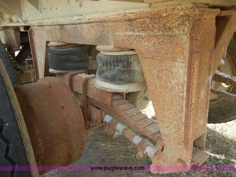 image for item D4353 1974 Hobb/Fruehauf end dump trailer