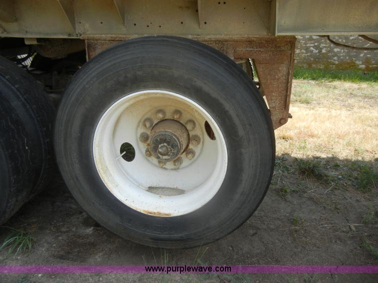 image for item D4353 1974 Hobb/Fruehauf end dump trailer
