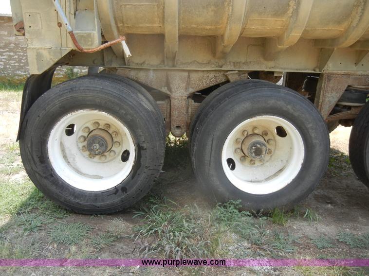 image for item D4353 1974 Hobb/Fruehauf end dump trailer