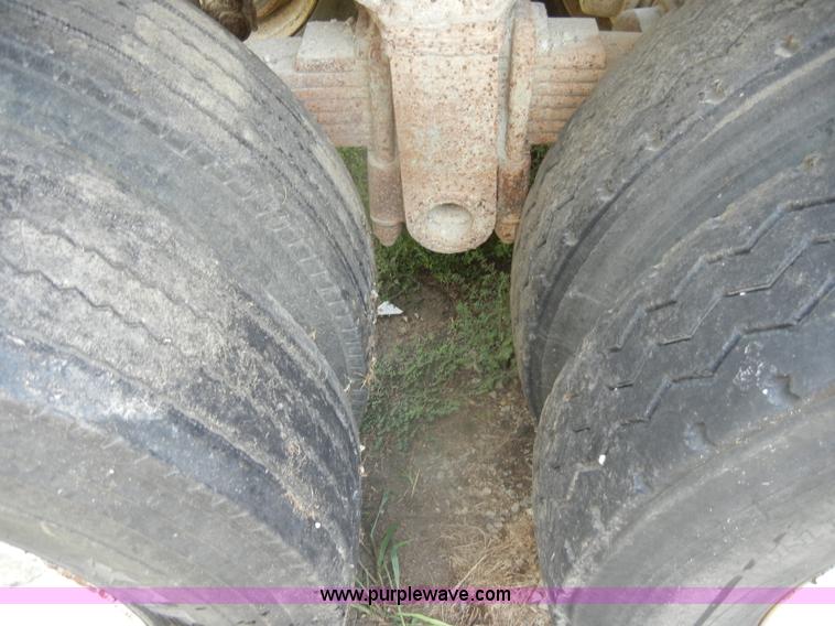 image for item D4353 1974 Hobb/Fruehauf end dump trailer