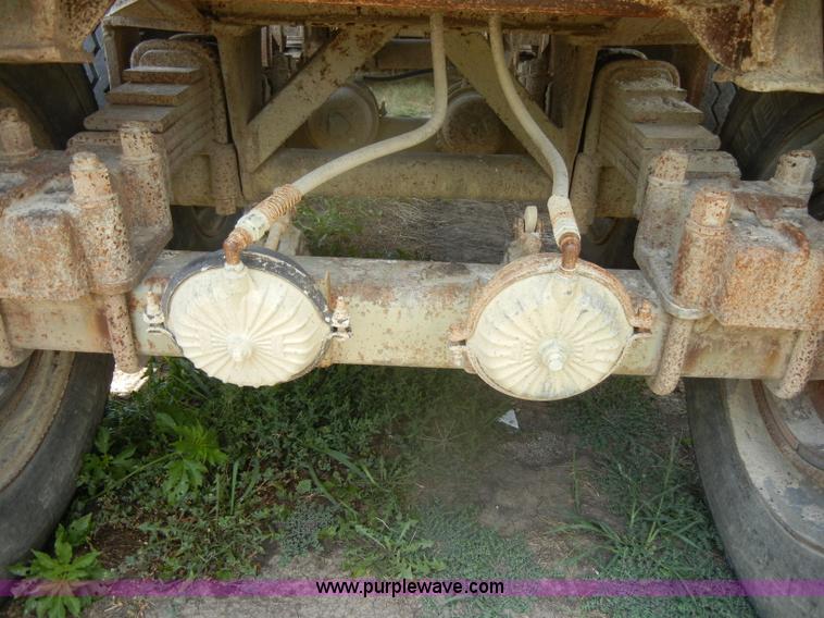 image for item D4353 1974 Hobb/Fruehauf end dump trailer