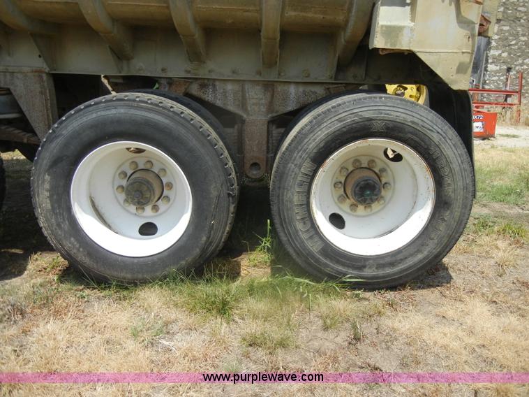 image for item D4353 1974 Hobb/Fruehauf end dump trailer