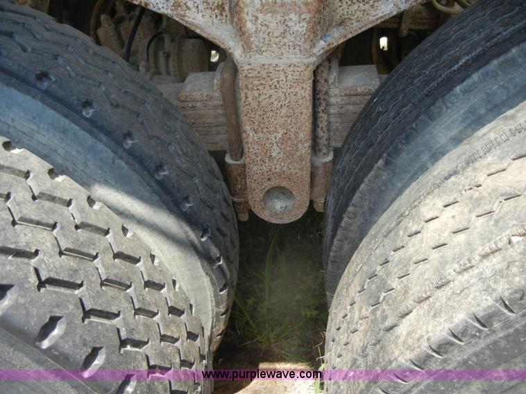 image for item D4353 1974 Hobb/Fruehauf end dump trailer