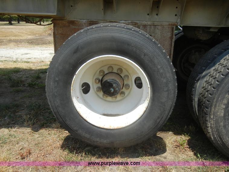 image for item D4353 1974 Hobb/Fruehauf end dump trailer
