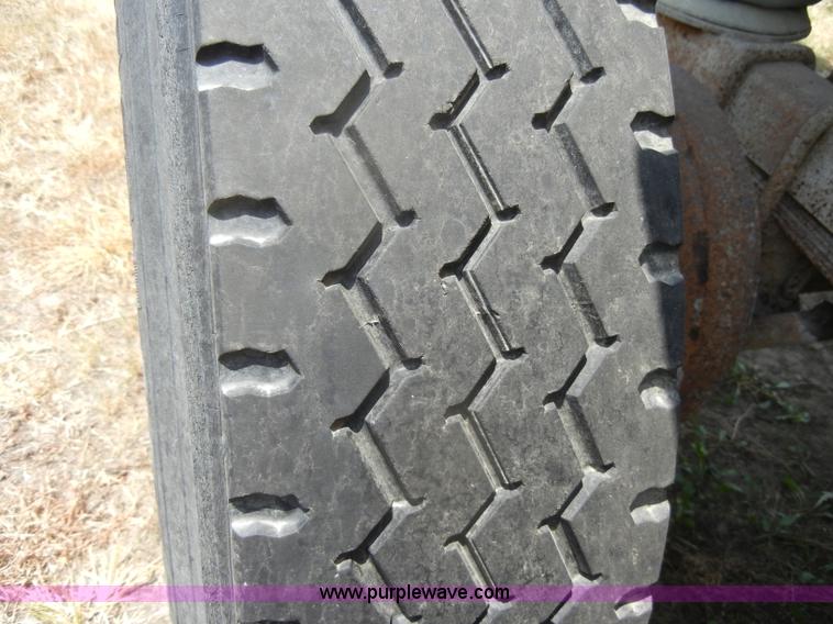 image for item D4353 1974 Hobb/Fruehauf end dump trailer