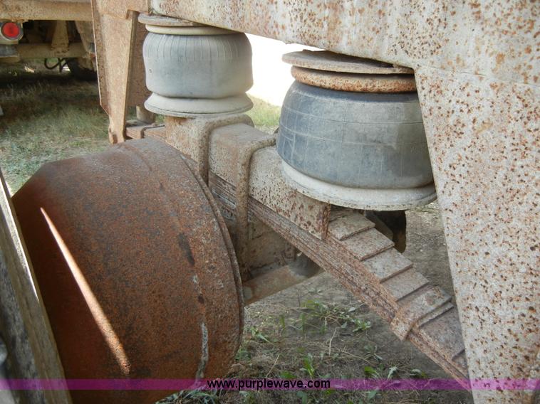 image for item D4353 1974 Hobb/Fruehauf end dump trailer