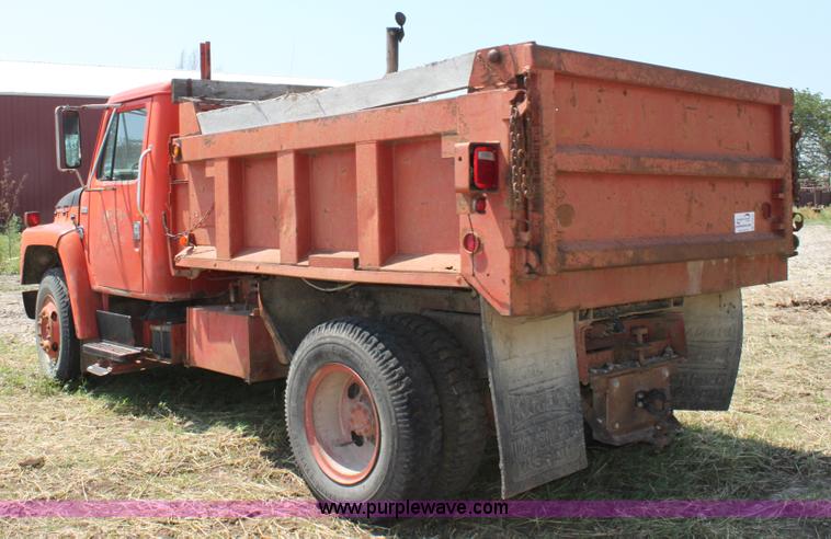 image for item D5213 1981 International 1754 dump truck