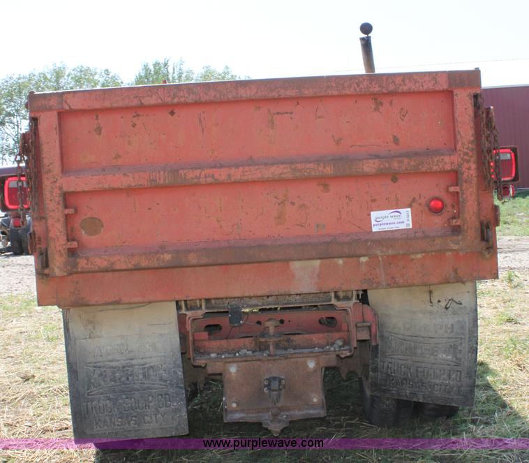 image for item D5213 1981 International 1754 dump truck