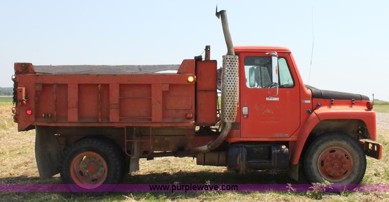 image for item D5213 1981 International 1754 dump truck