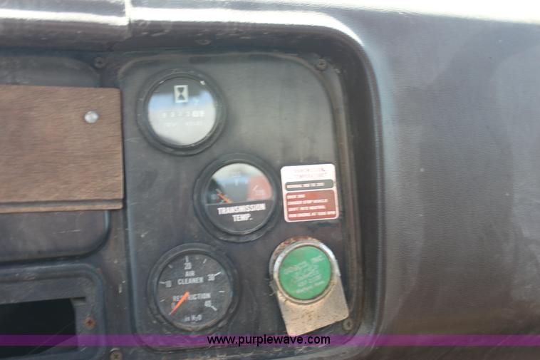 image for item D5213 1981 International 1754 dump truck