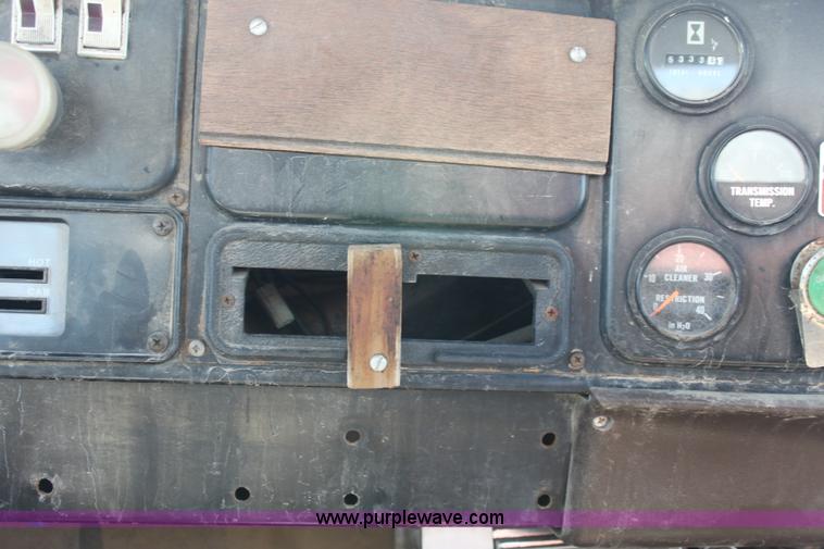 image for item D5213 1981 International 1754 dump truck