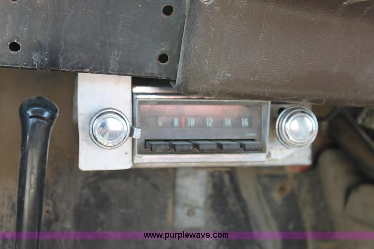 image for item D5213 1981 International 1754 dump truck