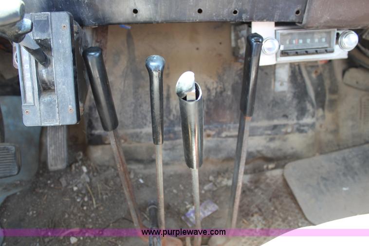 image for item D5213 1981 International 1754 dump truck