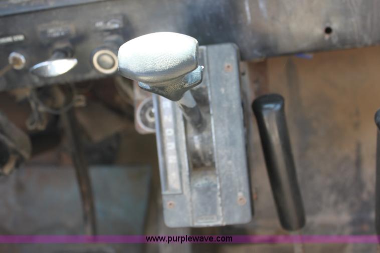 image for item D5213 1981 International 1754 dump truck