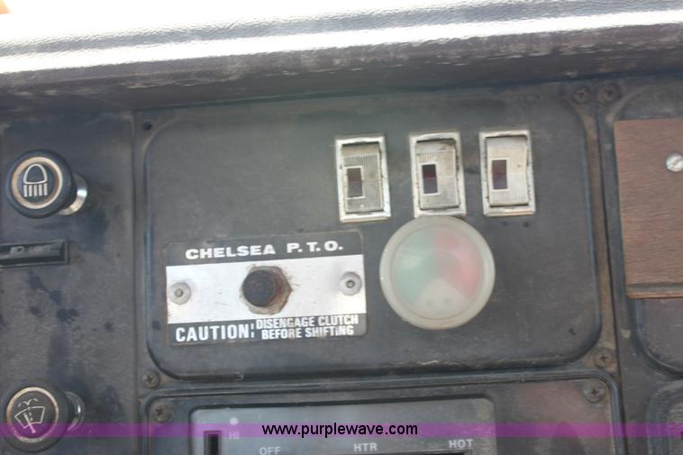 image for item D5213 1981 International 1754 dump truck