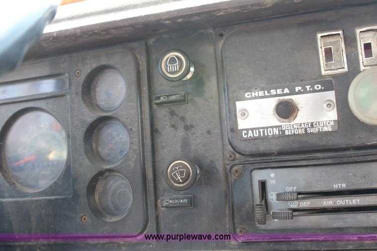 image for item D5213 1981 International 1754 dump truck