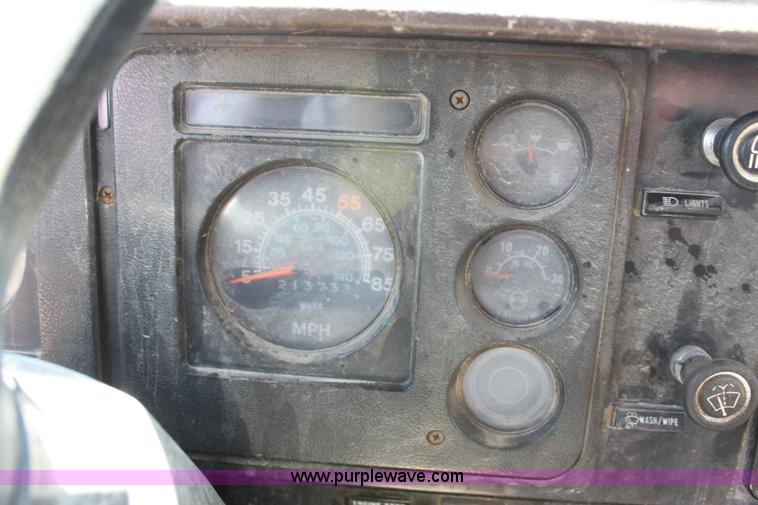 image for item D5213 1981 International 1754 dump truck