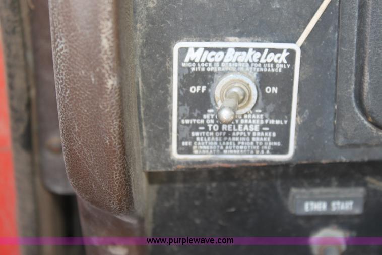 image for item D5213 1981 International 1754 dump truck