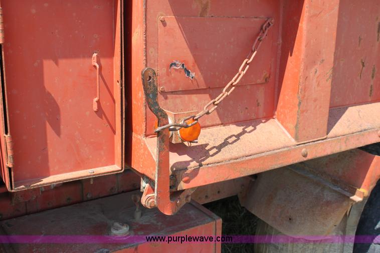 image for item D5213 1981 International 1754 dump truck