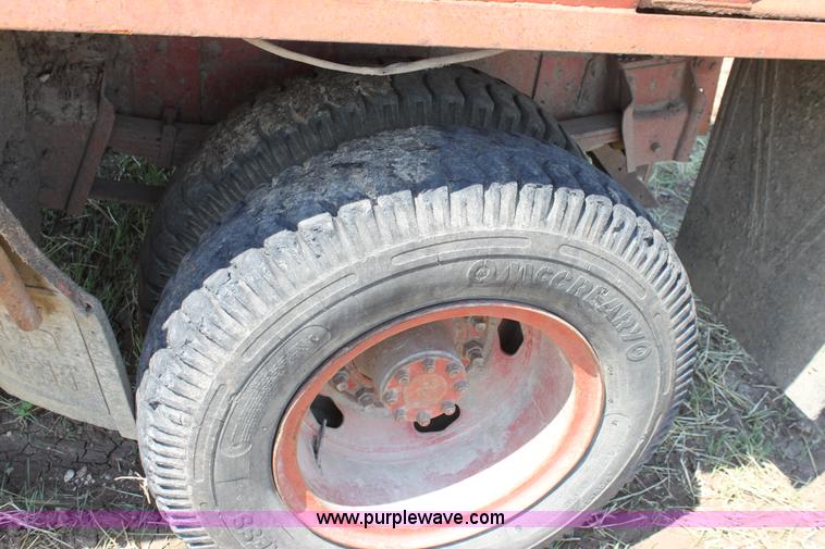 image for item D5213 1981 International 1754 dump truck