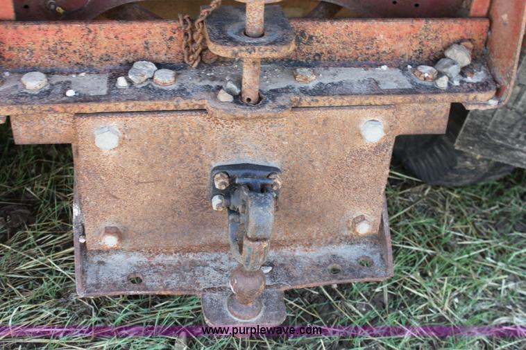 image for item D5213 1981 International 1754 dump truck