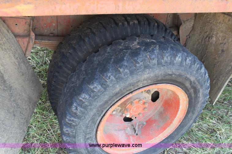 image for item D5213 1981 International 1754 dump truck