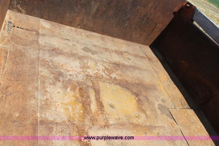 image for item D5213 1981 International 1754 dump truck