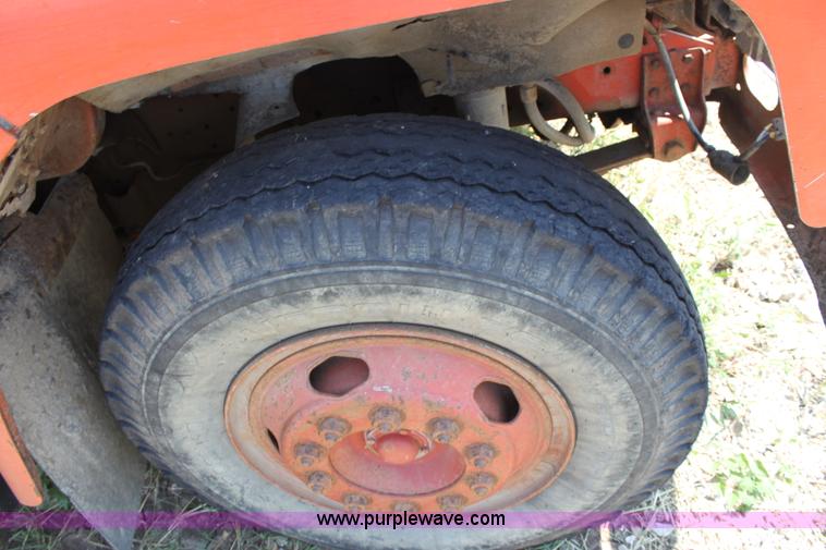 image for item D5213 1981 International 1754 dump truck