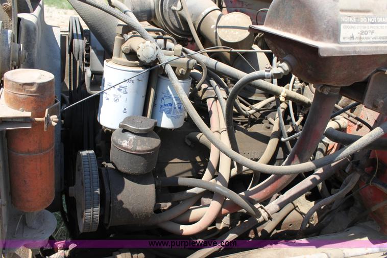 image for item D5213 1981 International 1754 dump truck