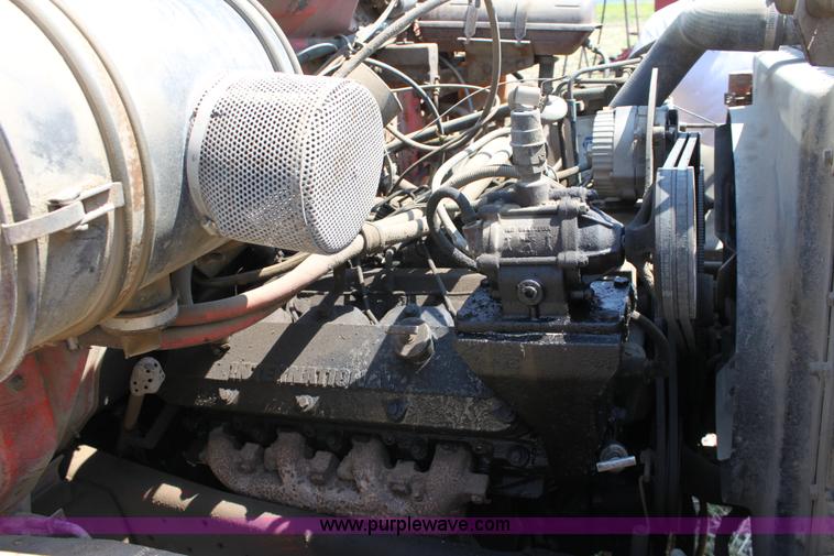 image for item D5213 1981 International 1754 dump truck