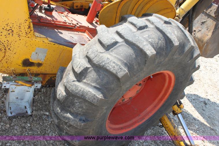 image for item D5220 1969 Case Construction King 580 backhoe