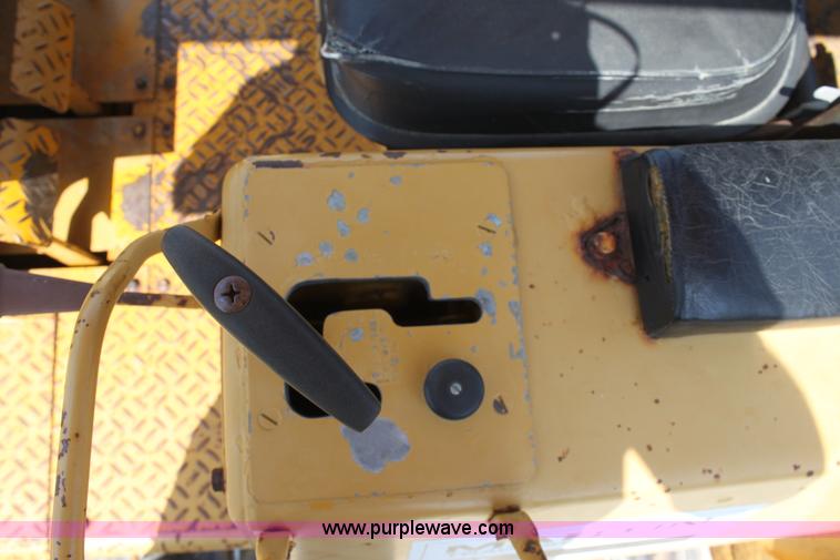 image for item D5242 1978 Caterpillar D3 dozer