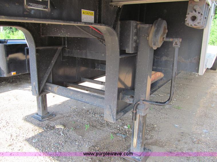 image for item D6509 2005 Fontaine drop deck trailer