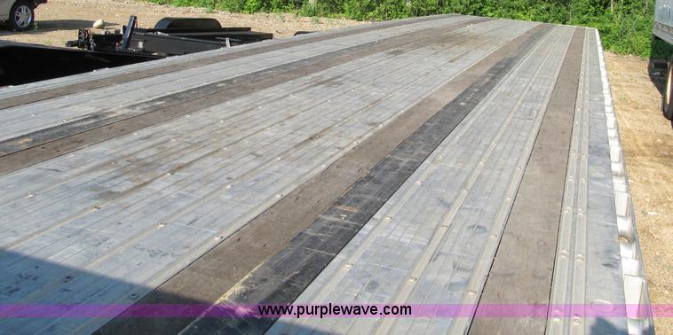 image for item D6509 2005 Fontaine drop deck trailer