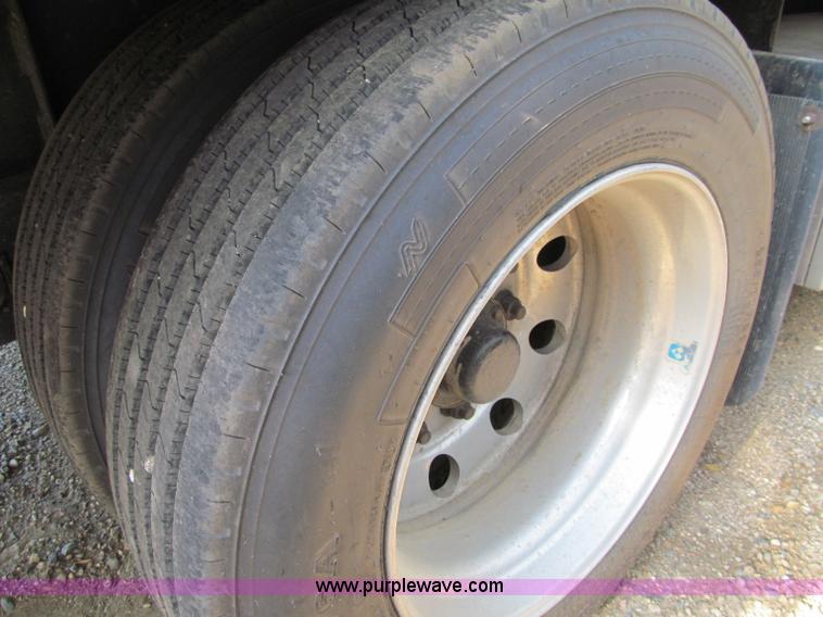 image for item D6509 2005 Fontaine drop deck trailer