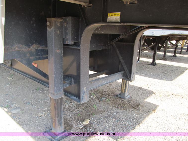 image for item D6509 2005 Fontaine drop deck trailer