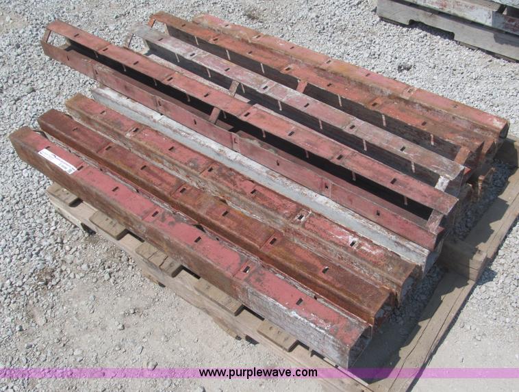 image for item G9496 4" inside corners for Symons concrete forms