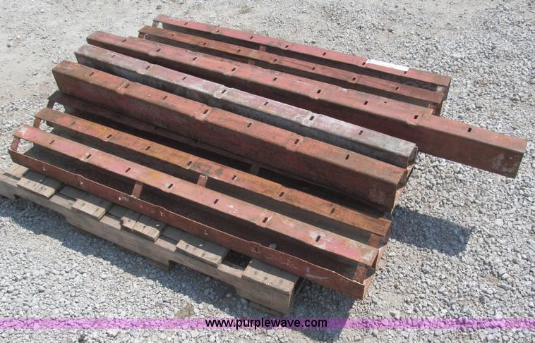 image for item G9496 4" inside corners for Symons concrete forms