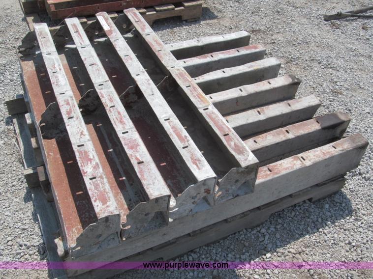 image for item G9497 6" inside corners for Symons concrete forms