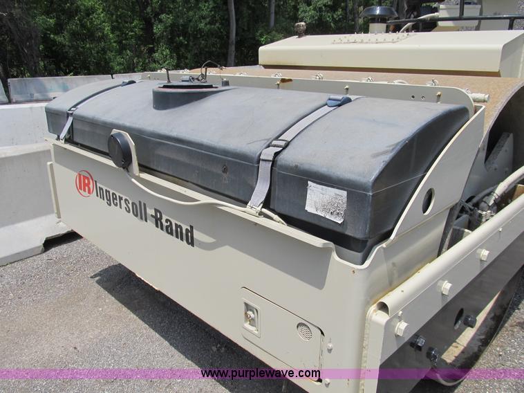 image for item K9277 2000 Ingersoll Rand DD130 articulating vibratory roller