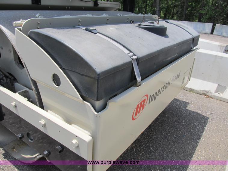 image for item K9277 2000 Ingersoll Rand DD130 articulating vibratory roller