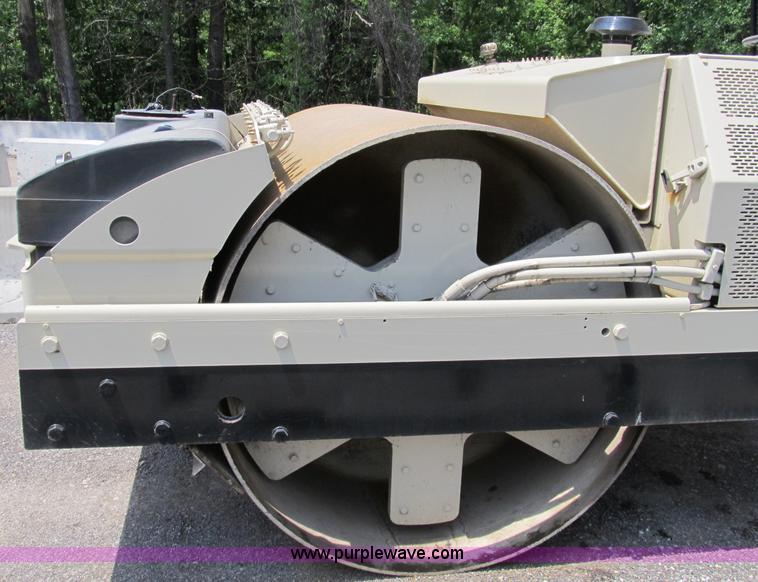 image for item K9277 2000 Ingersoll Rand DD130 articulating vibratory roller