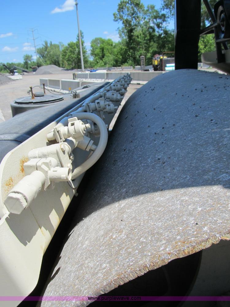 image for item K9277 2000 Ingersoll Rand DD130 articulating vibratory roller