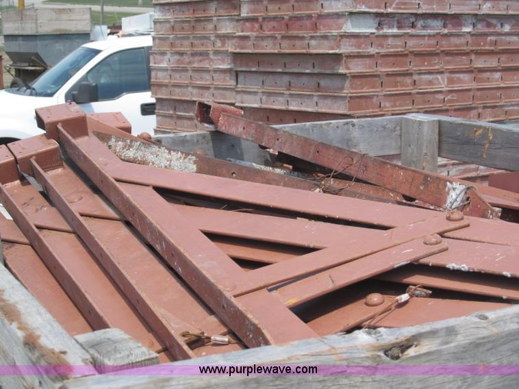 image for item K9503 Symons scaffolding brackets