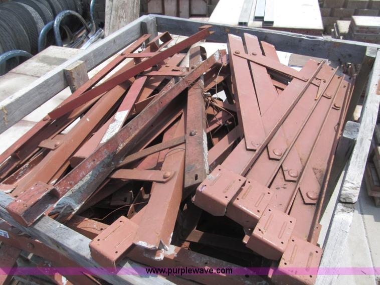 Symons scaffolding brackets in Falls City, NE Item K9503 sold Purple Wave