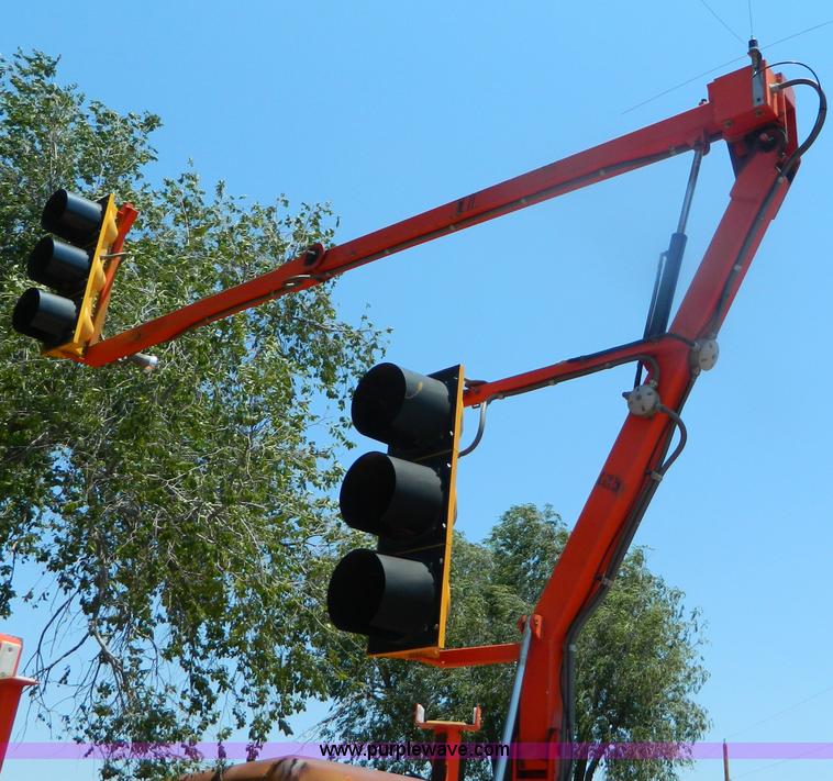 image for item T9986 (2) 1995 Addco PTS-2000 portable traffic signals