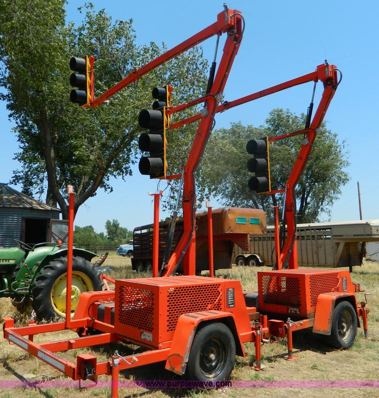 image for item T9986 (2) 1995 Addco PTS-2000 portable traffic signals