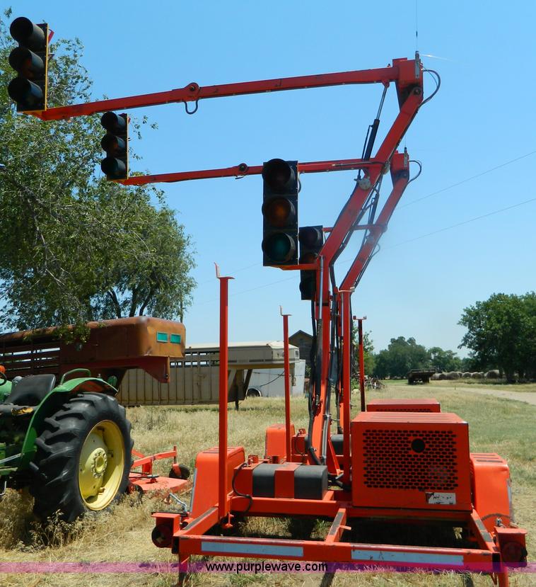 image for item T9986 (2) 1995 Addco PTS-2000 portable traffic signals