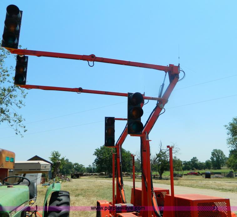 image for item T9986 (2) 1995 Addco PTS-2000 portable traffic signals